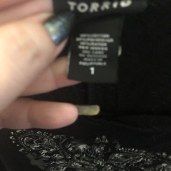 Torrid skull with crown t-shirt sz 1X - Picture 4 of 4